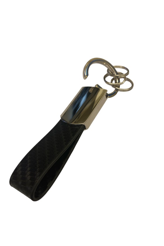 Joli porte clé argenté avec sa lanière "carbone"